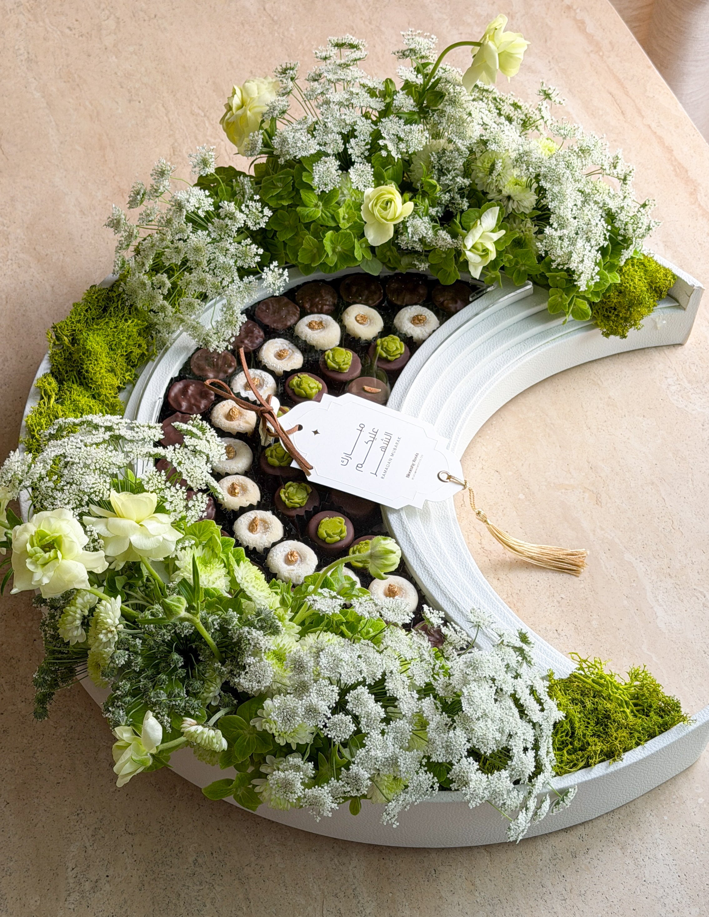 Ramadan Garden Crescent - S size - Flowers and Chocolates Tray