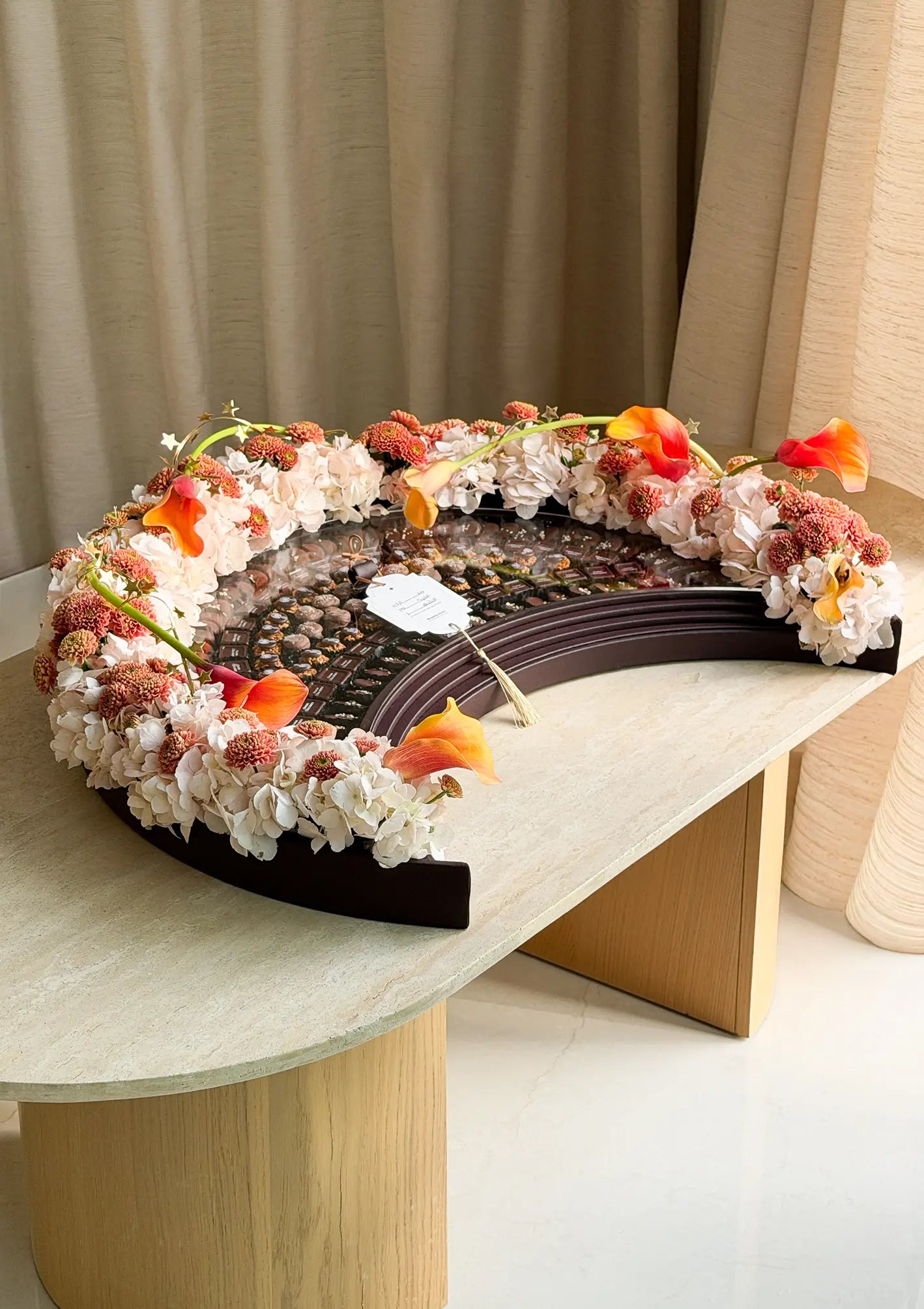Ramadan Golden Sunset Crescent - L Size - Flowers and Chocolates Tray
