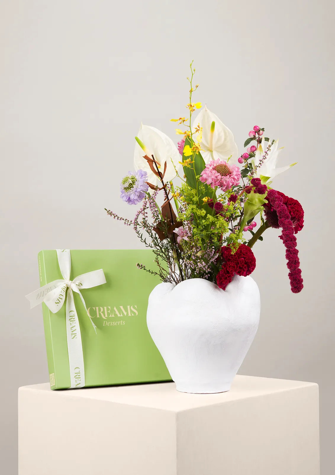 Floral Symphony Flower Vase with CREAMS Sweets