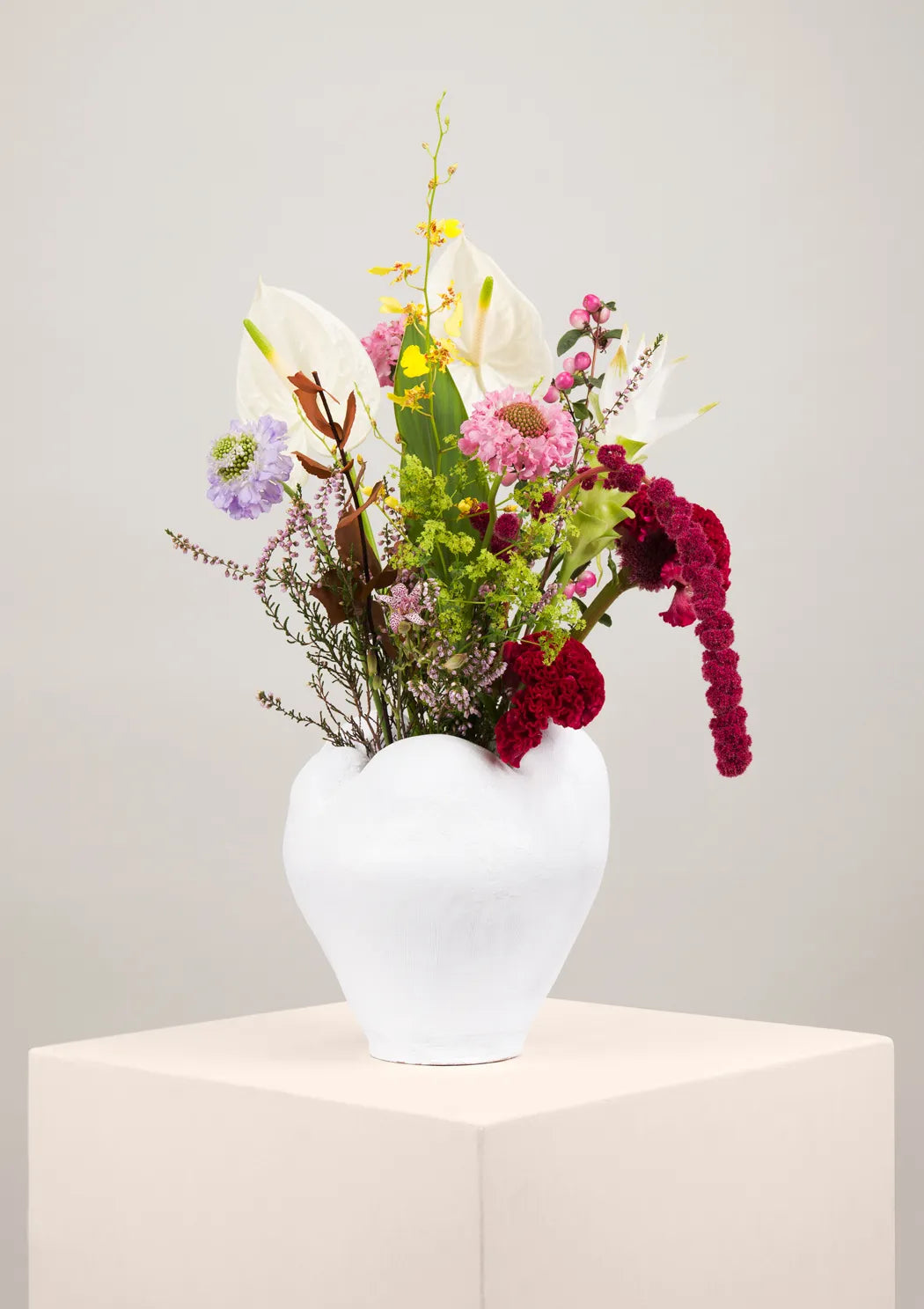 Floral Symphony Flower Vase with CREAMS Sweets