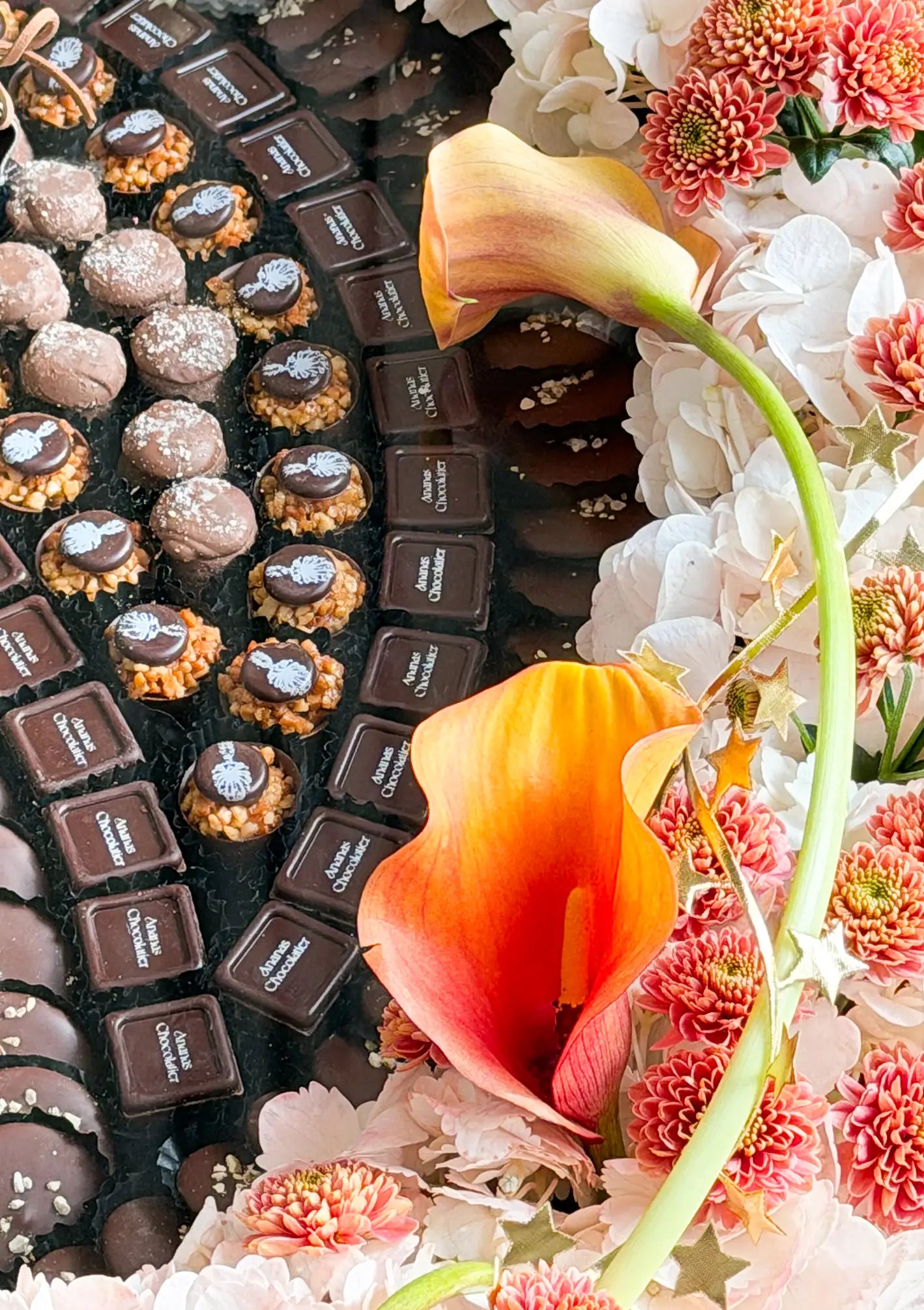 Ramadan Golden Sunset Crescent - L Size - Flowers and Chocolates Tray