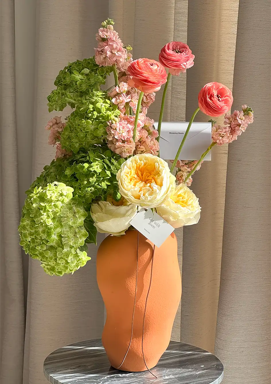 Aurora Vase Arrangement - Vase Arrangement with Roses & Ranunculus